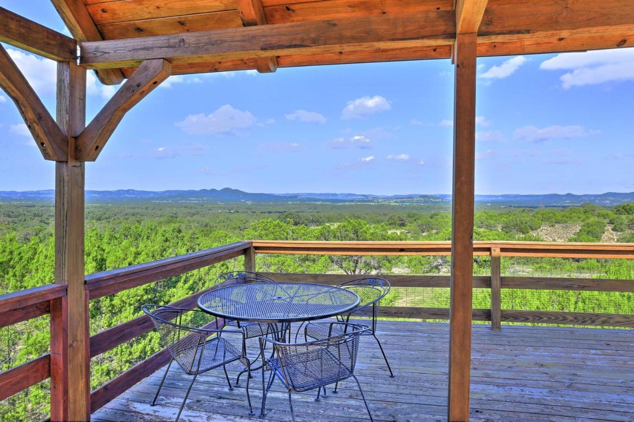 Utopia Family Home With Mountain Viewing Deck! Экстерьер фото